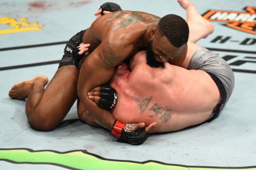 Woodley finalizou Till e ultrapassou Demetrious Johnson no ranking peso-por-peso (Foto Getty Images / UFC)