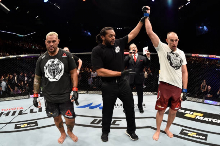 Mark Hunt e Alexey Oleynik