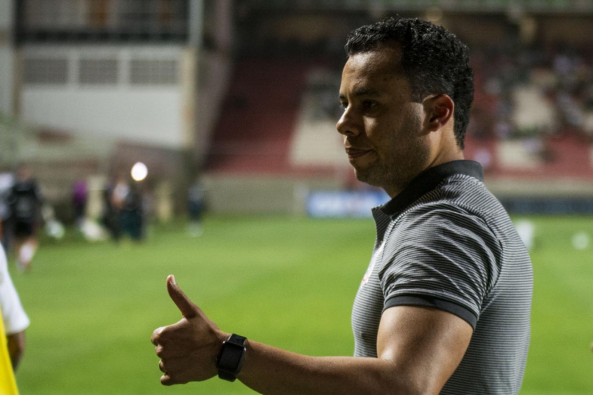 [ENQUETE] Com ou sem centroavante: Qual o melhor esquema para o Corinthians?