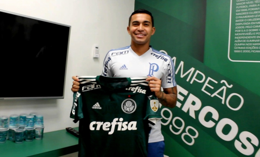 Jogador do Verdão doa camisa para projeto social de crianças carentes