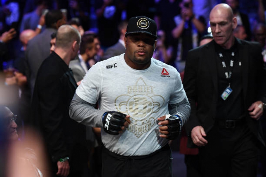 Daniel Cormier é o atual dono de duas categorias do UFC, dos meio-pesados e dos pesados (Foto: Getty Images)