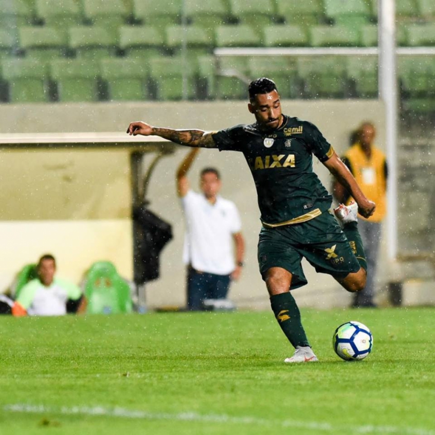 Robinho foi emprestado pelo Fluminense e fica no Coelho até o fim da temporada