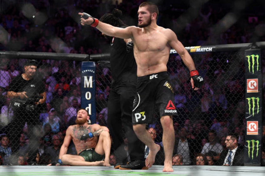 Khabib lançou desafio para Mayweather via rede sociais e recebeu o 'sim' do pugilista (Foto: Brandon Magnus/Zuffa LLC)