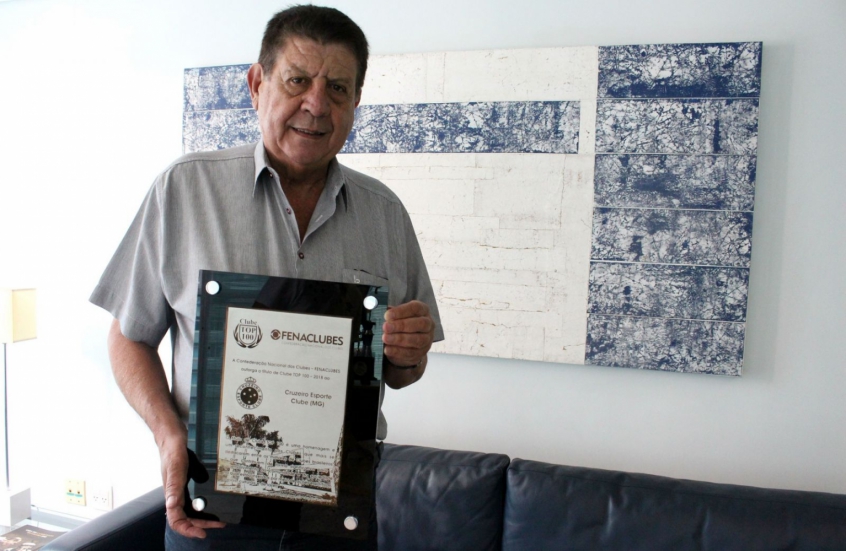 Cruzeiro recebe título de clube TOP 100 pela terceira vez no Brasil