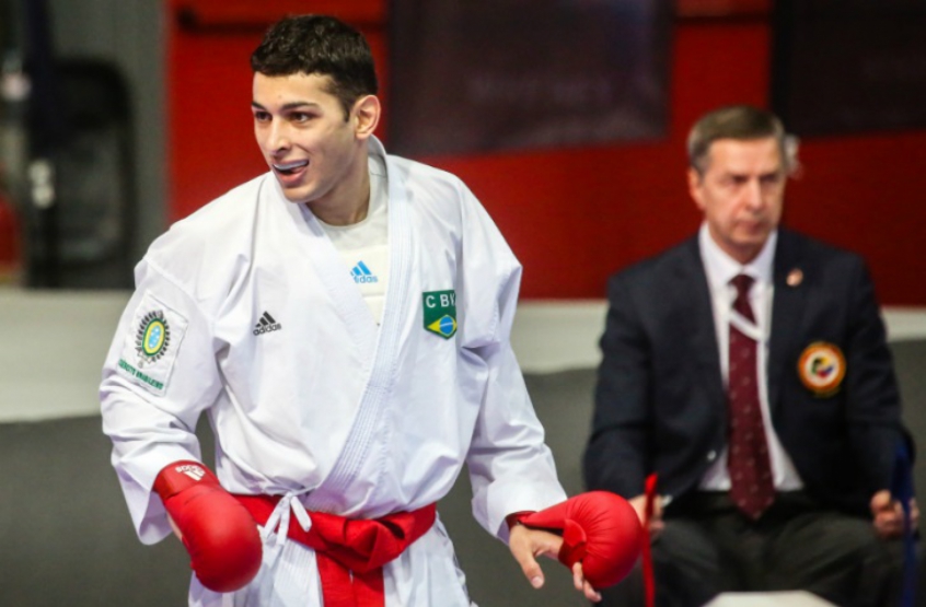 Vinicius Figueira conquistou a medalha de prata no Mundial de Caratê