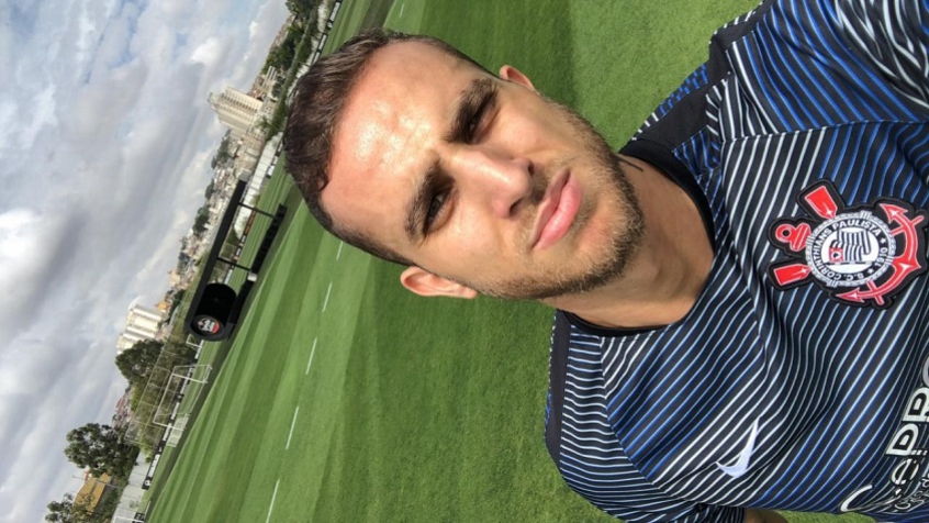 Zagueiro que estava na Croácia se recupera de cirurgia no Corinthians