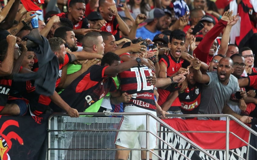 Flamengo tem atuação convincente diante do Grêmio e segue sonhando com o Brasileirão