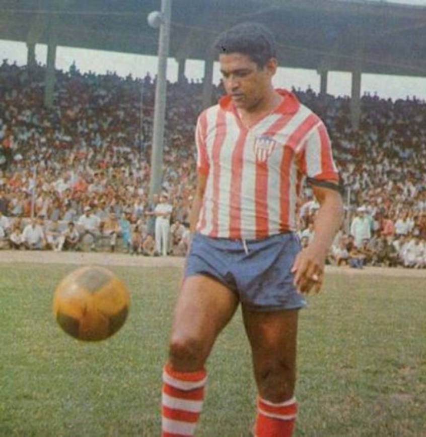 Mané Garrincha realizou um jogo com a camisa do Junior Barranquilla-COL