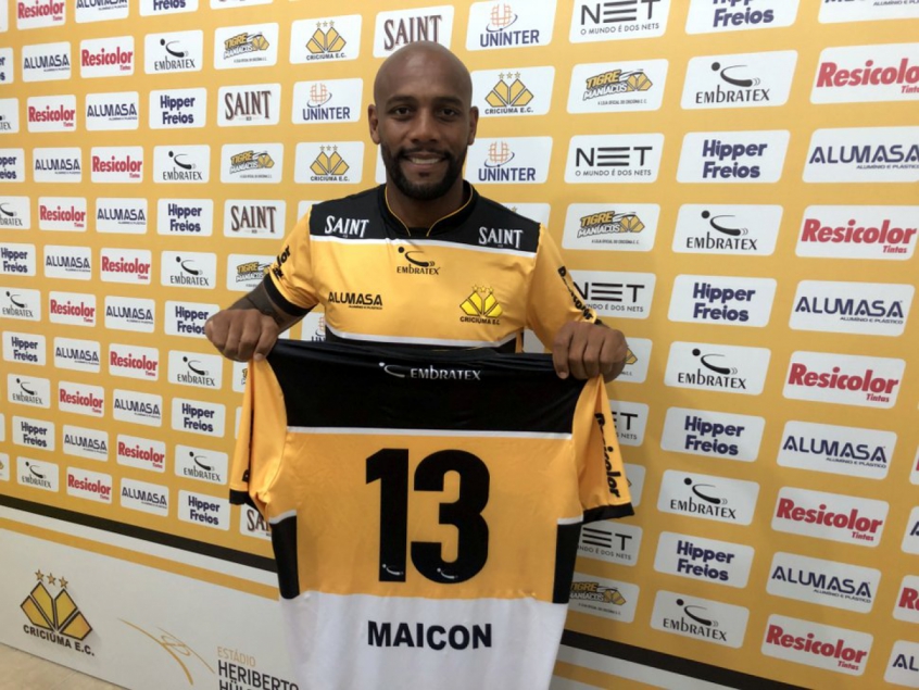 Maicon reconhece idade avançada, mas apresenta empenho no Criciúma ...