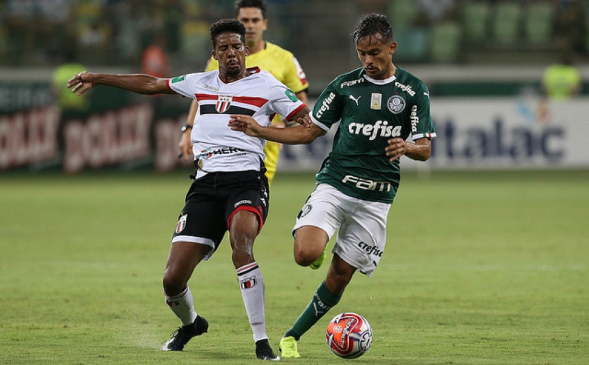 Em alta, Gustavo Scarpa mostra versatilidade no início de temporada