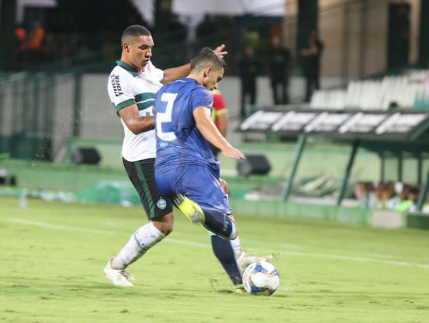 Jogo foi muito truncado no Couto Pereira