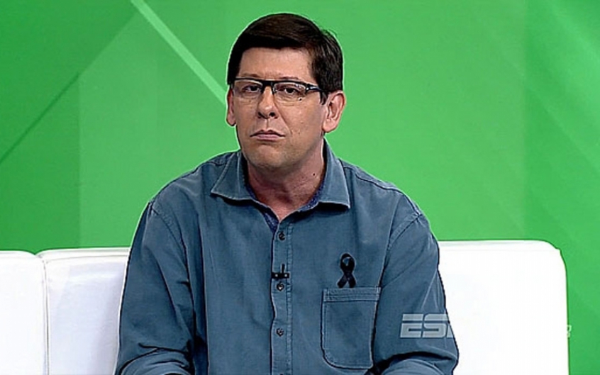 “Falta coragem de lançar meninos”, diz Celso Unzelte sobre o Corinthians