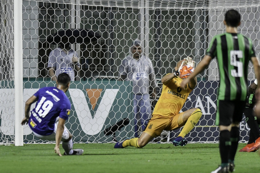 Fernando Leal aprovou o desempenho do América-MG contra uma equipe de Série A, como o Cruzeiro
