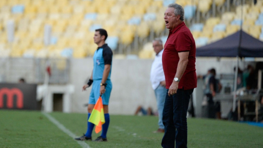 Em semana de clássico, Abel repete dilema vivido por Barbieri, no ano passado