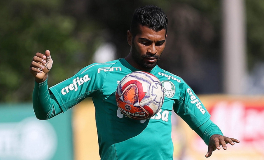 Thiago Santos deve receber sétima chance como titular nesta temporada