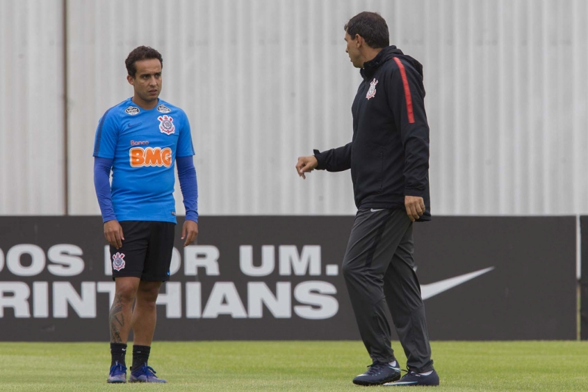 Plano corinthiano funciona, e Jadson chega voando nas decisões