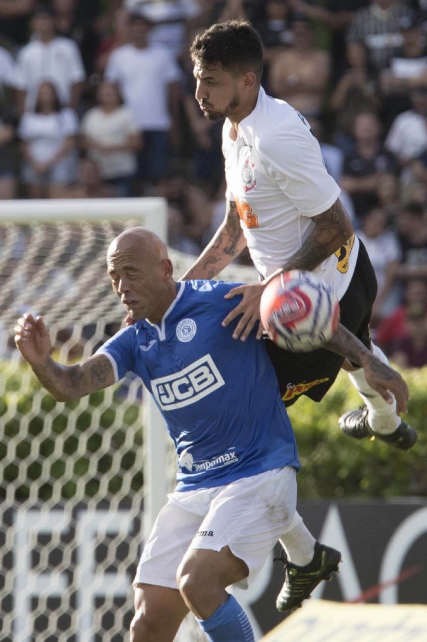 Em retorno ao Timão, bola aérea defensiva segue sendo problema do time de Carille