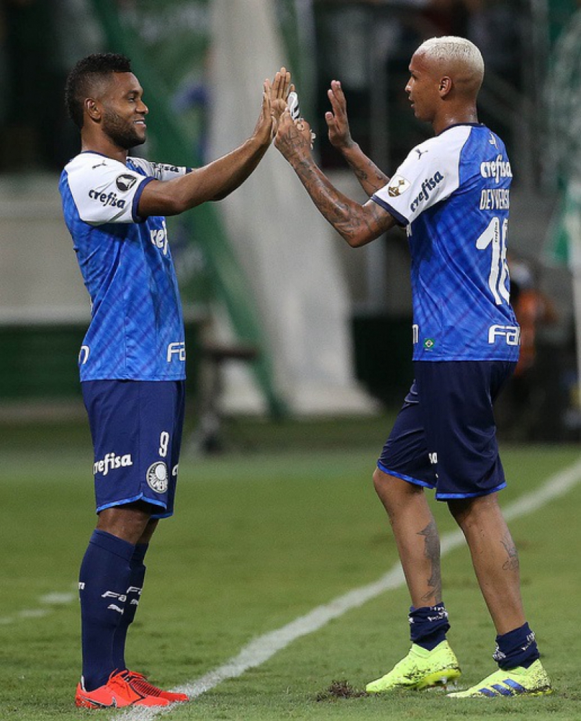Com gol e apoio ao 