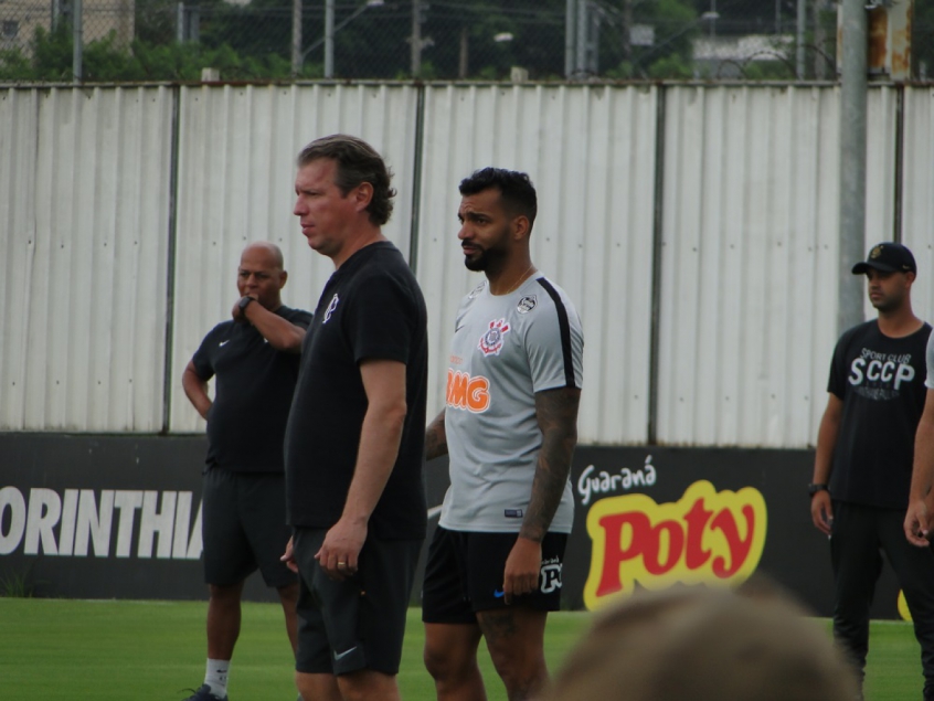 Com perfil discreto, Michel Macedo ganha terceira chance no Corinthians