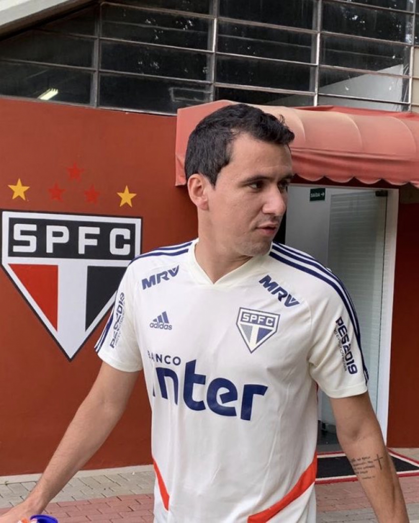 São Paulo estreou novo uniforme de treino nesta segunda-feira