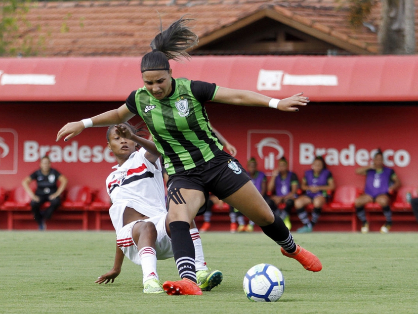 As Coelhas sucumbiram ante a força do Tricolor do Morumbi na estreia da competição nacional