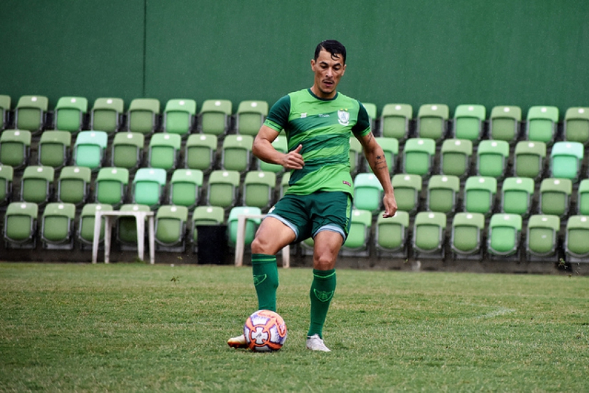 Jonatas Belusso fez o gol que deixou o Coelho ainda no páreo pela vaga na final do Estadual