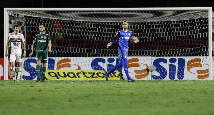 Sem sofrer gol há um mês, Weverton defende média histórica no Palmeiras