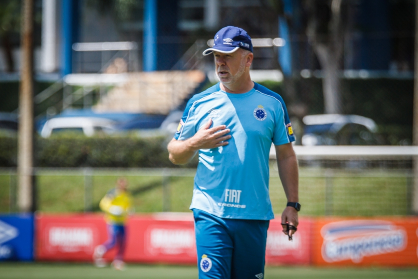 Mano vai avaliar se colocará em campo o time tirular diante do América-MG