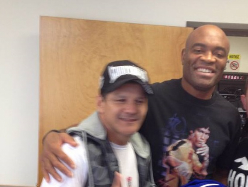 Ex-treinador e Anderson Silva (Foto: Reprodução/Facebook)