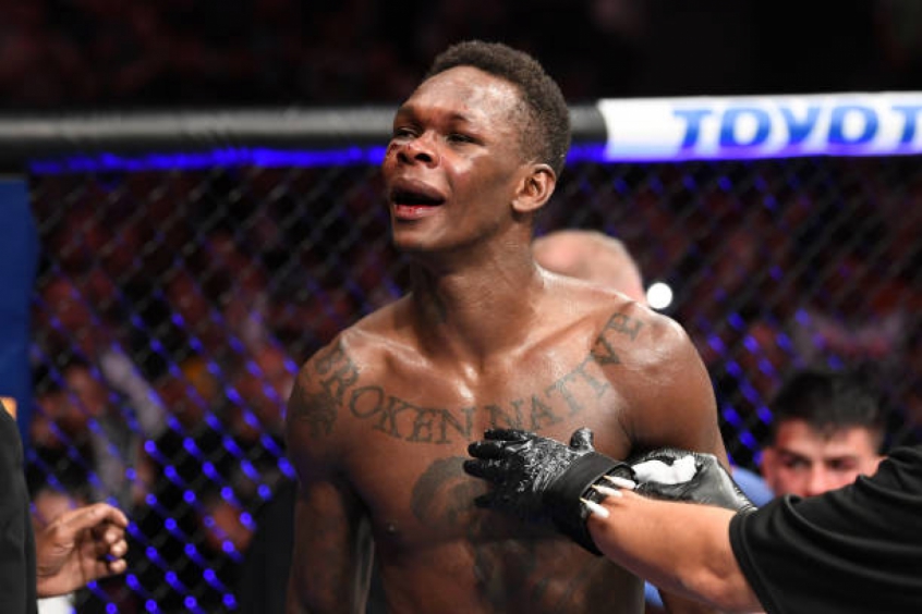 Adesanya tem o desejo de unificar os títulos com Whittaker na Austrália (Foto: Getty Images)