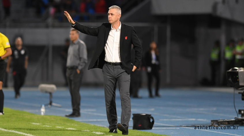 [COMENTE] Tiago Nunes: como você avalia a nova contratação do Corinthians?