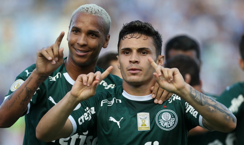 Raphael Veiga e Deyverson estão confirmados em exposição das taças da Libertadores do Palmeiras