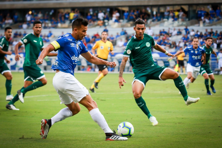 Com dificuldades, Cruzeiro vence o Goiás no Mineirão pelo ...