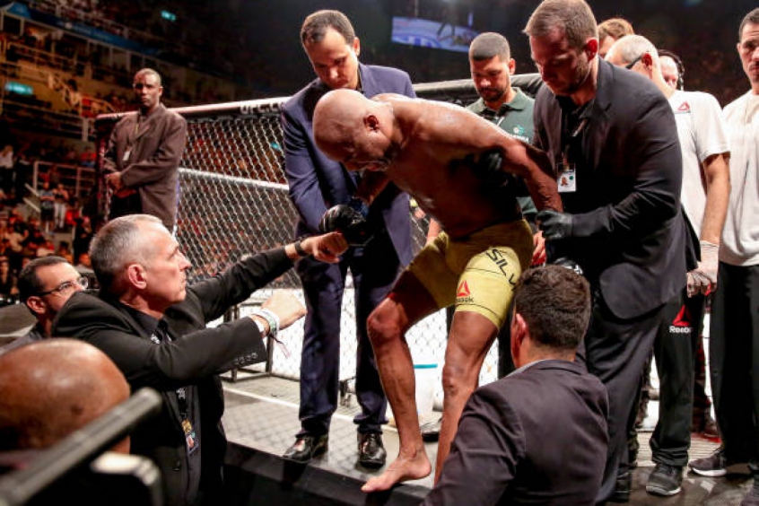 Anderson Silva precisará apenas passar por fisioterapia para retornar ao cage (Foto: Getty Images)