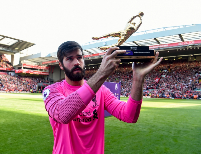 Alisson celebra ser o 'Luva de Ouro' da Premier League 'Honra enorme