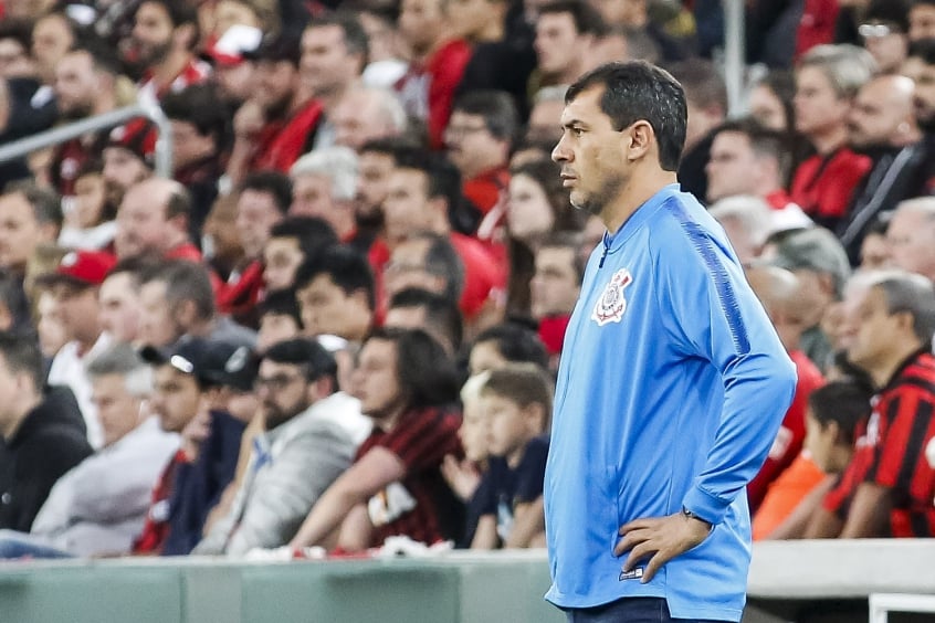Love agrada como '9' do Corinthians, mas Carille deve optar por Gustagol