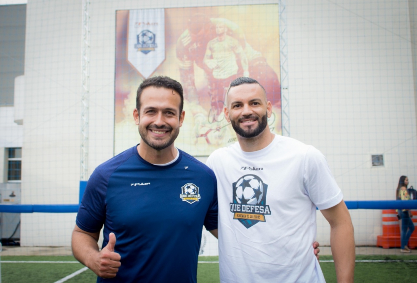 Weverton, do Palmeiras, inaugura academia de goleiros em São Paulo