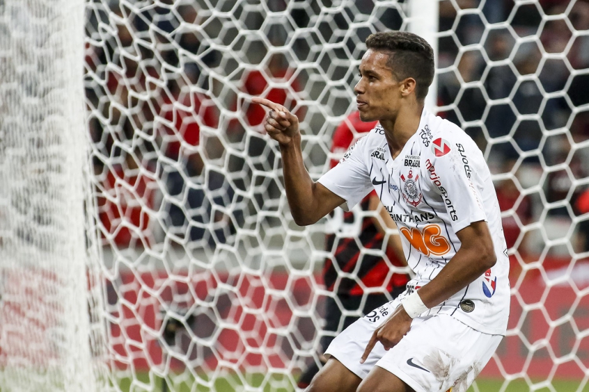 Família pode ser trunfo para o Corinthians acertar retorno de Pedrinho