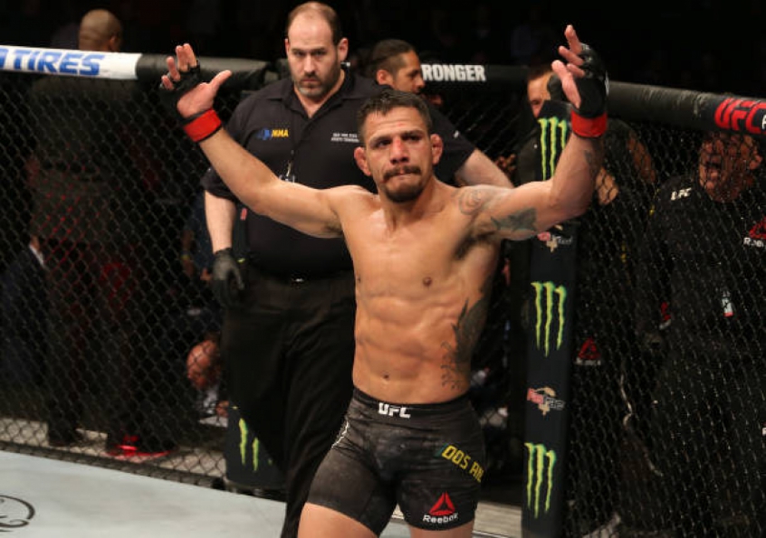 Rafael dos Anjos comemora vitória