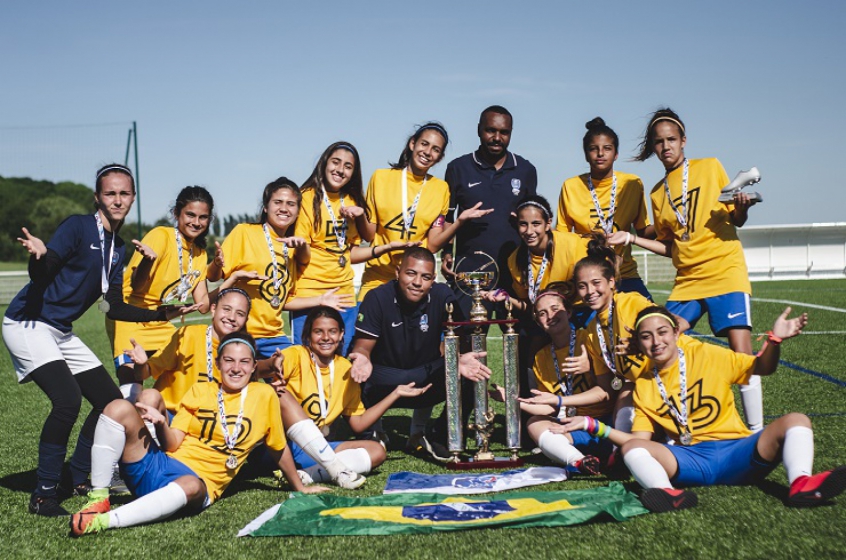 Seleção feminina da PSG Academy Brasil joga a Ladies Cup, em Paris  LANCE!