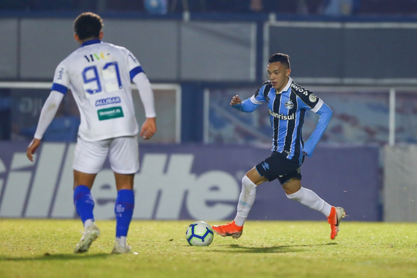 Pepê demonstra alivio com vitória do Grêmio
