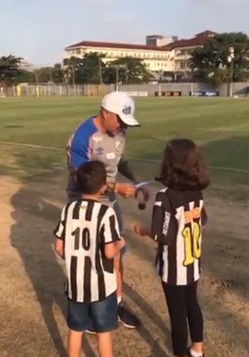 Sampaoli recebe carta com pedido para que técnico fique no 