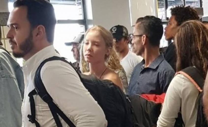 Najila E Vista Em Aeroporto Na Bahia E Volta A Sao Paulo Com Advogado Lance