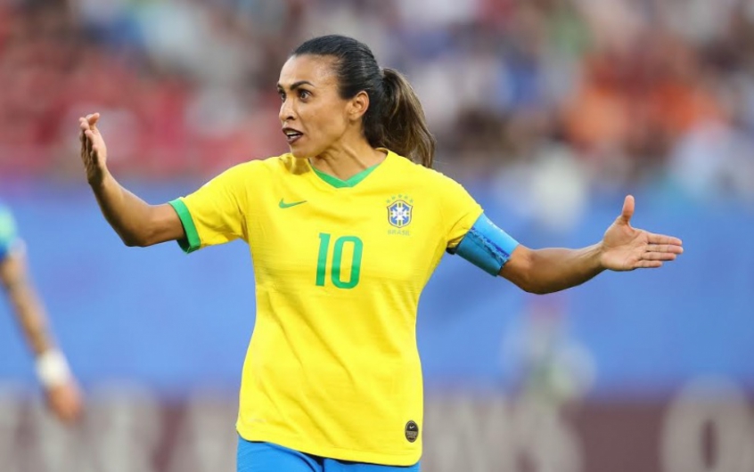 Com Marta Marca Lanca Linha Sports E Apoiara O Futebol Feminino Lance