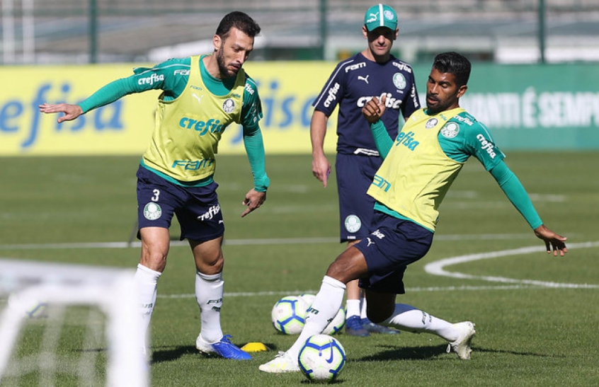 Palmeiras faz treino com bola e inicia concentração na Academia de Futebol