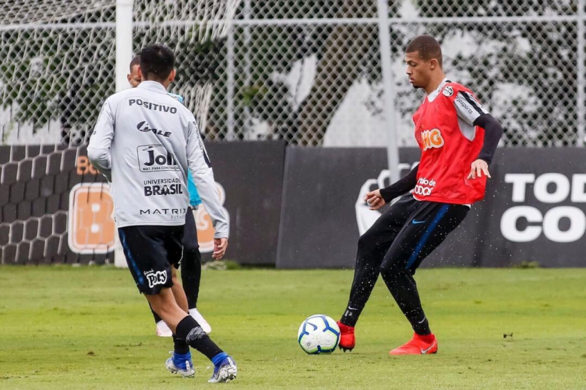 Corinthians acena ida de João Victor para a Inter de Limeira