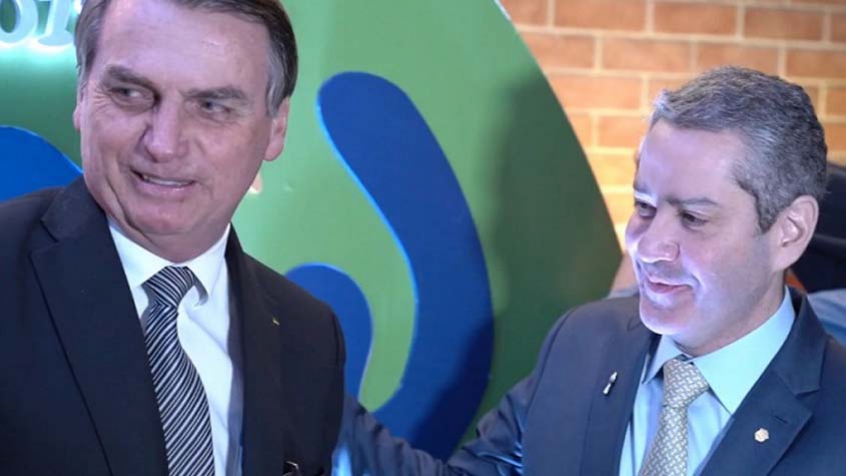 Antes de jogo da Seleção, presidente da CBF entrega placa a Bolsonaro |  LANCE!