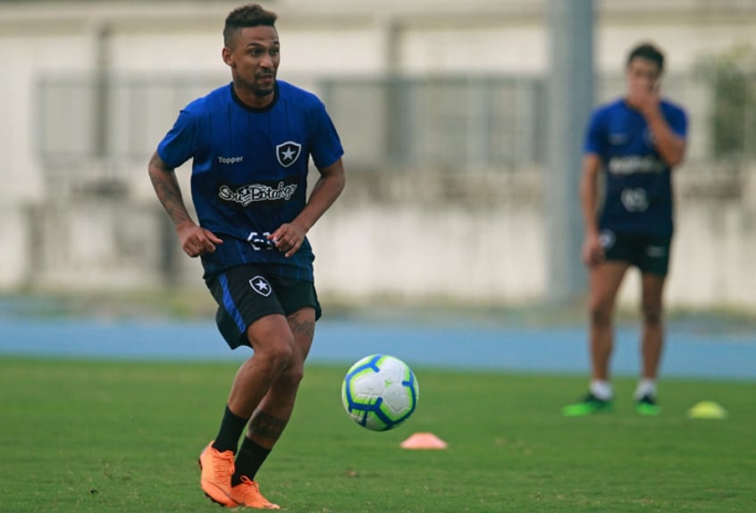 Ja Em Acao Nos Treinos Biro Biro E Anunciado Como Reforco Do Botafogo Lance Ja Em Acao Nos Treinos Biro Biro E Anunciado Como Reforco Do Botafogo Lance