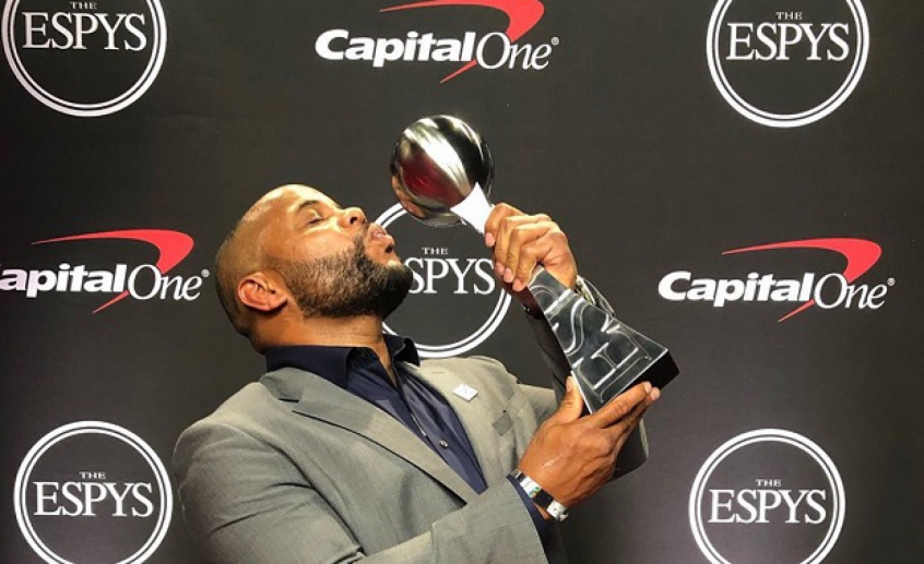 Daniel Cormier foi eleito o melhor atleta de MMA na cerimônia da ESPY’S (Foto: Reprodução/Instagram)