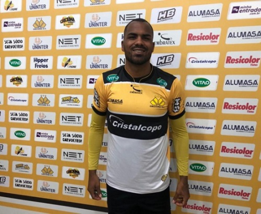 Thales apresentado no Criciúma